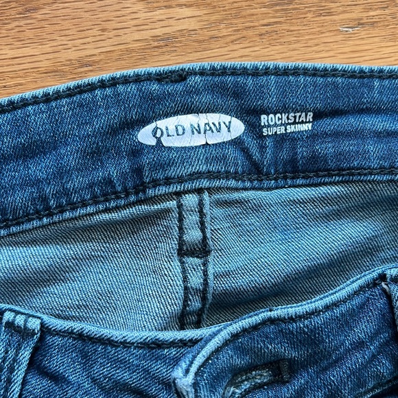 Old navy rockstar super skinny jeans - Picture 2 of 4